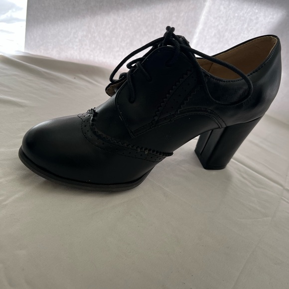 Women's Black Stacked Heel Lace-Up Brogue Oxford Shoes Size 37 New without Box - Picture 9 of 9